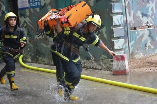 消防员吃吊瓜视频,上演高空“摘星”救援